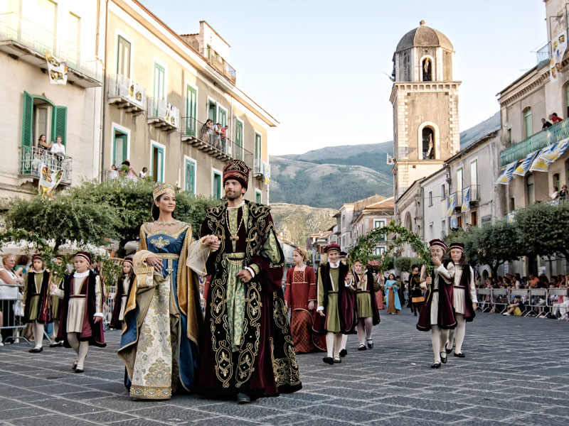 Festa medievale alla tavola della principessa costanza